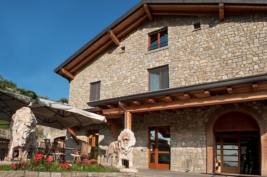 Hotel Fontana Santa Grumello del Monte Exteriör bild