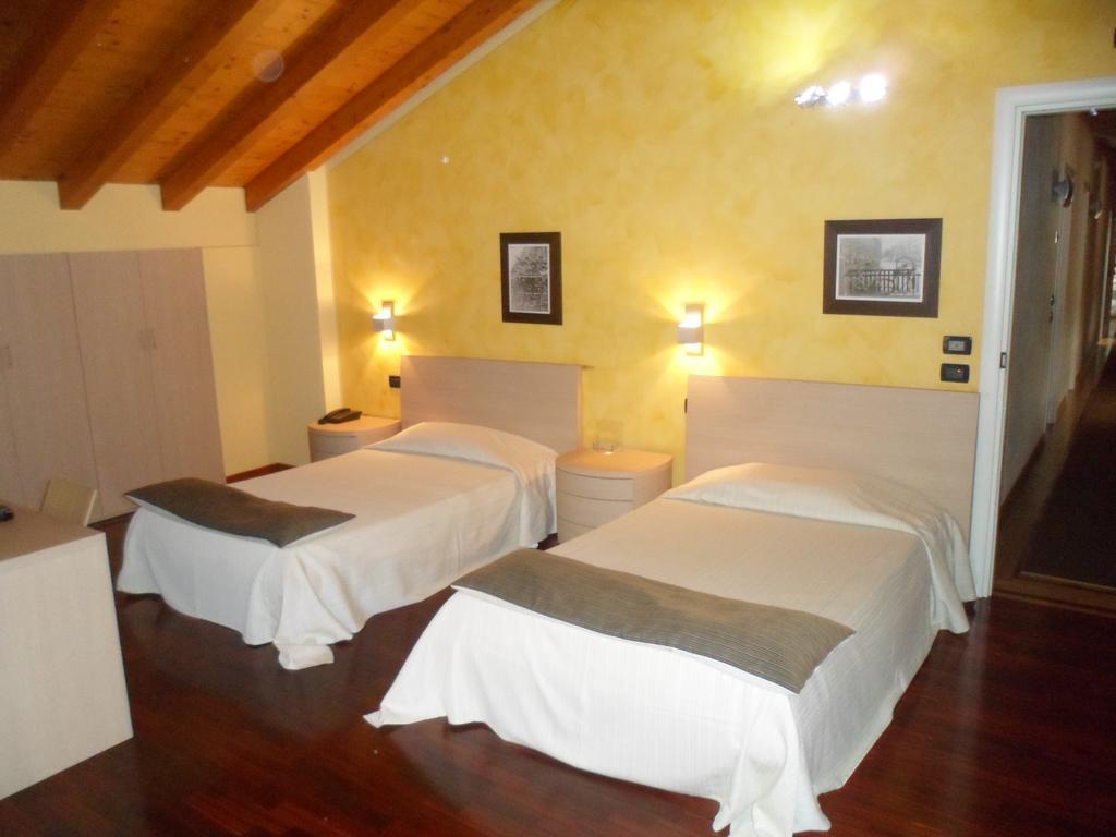 Hotel Fontana Santa Grumello del Monte Exteriör bild