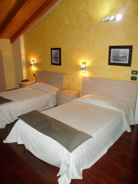 Hotel Fontana Santa Grumello del Monte Rum bild