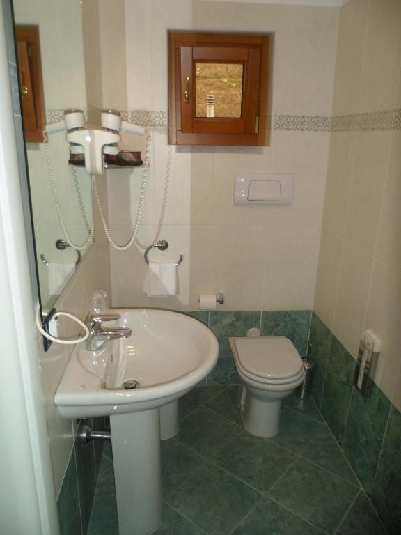 Hotel Fontana Santa Grumello del Monte Rum bild