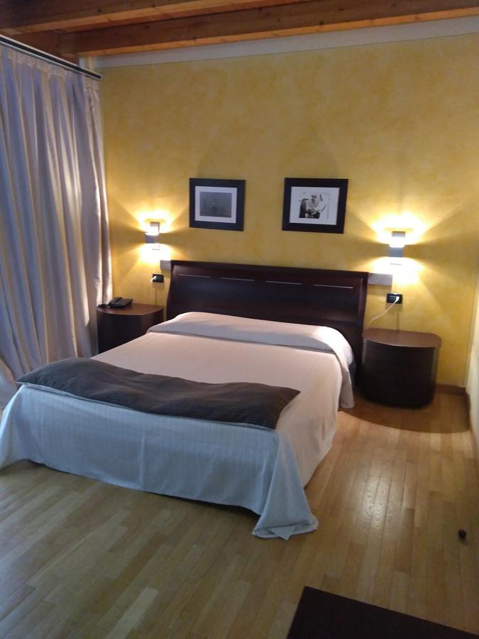Hotel Fontana Santa Grumello del Monte Exteriör bild